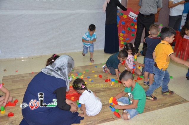 فيديو: الاطفال يعانقون الرئيس عادل بدير في افتتاح العام الدراسي في روضة افاق ودار الارقم